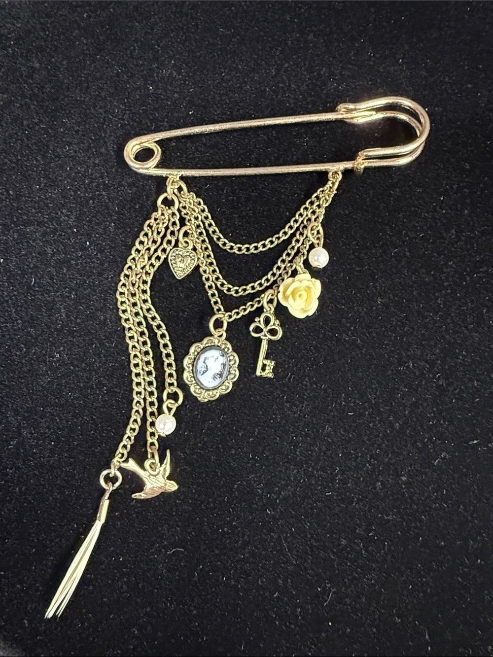 Source Unknown Gold-Tone Charm Safety Pin Brooch with Yellow Rose & Cameo
